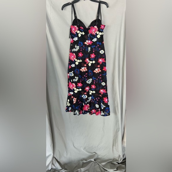 Women’s Size 8 Guess LACE NYLON MIDI DRESS - Picture 3 of 5